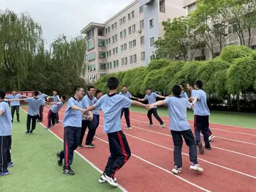 有关给力青春的作文精选范例（触摸到了青春的符号）