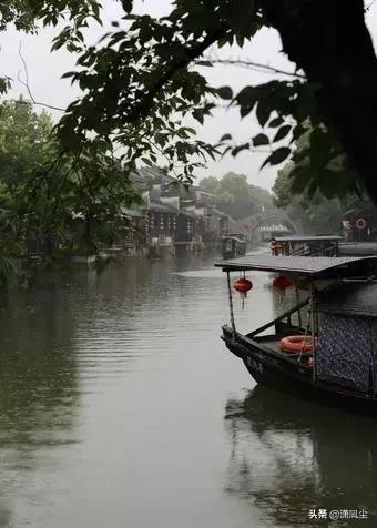 关于烟雨天的唯美短句（江南烟雨古风文案）