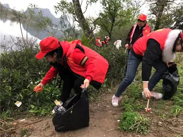 保护绿水青山决胜全面小康作文精选（关于环保爱国行的作文范例）