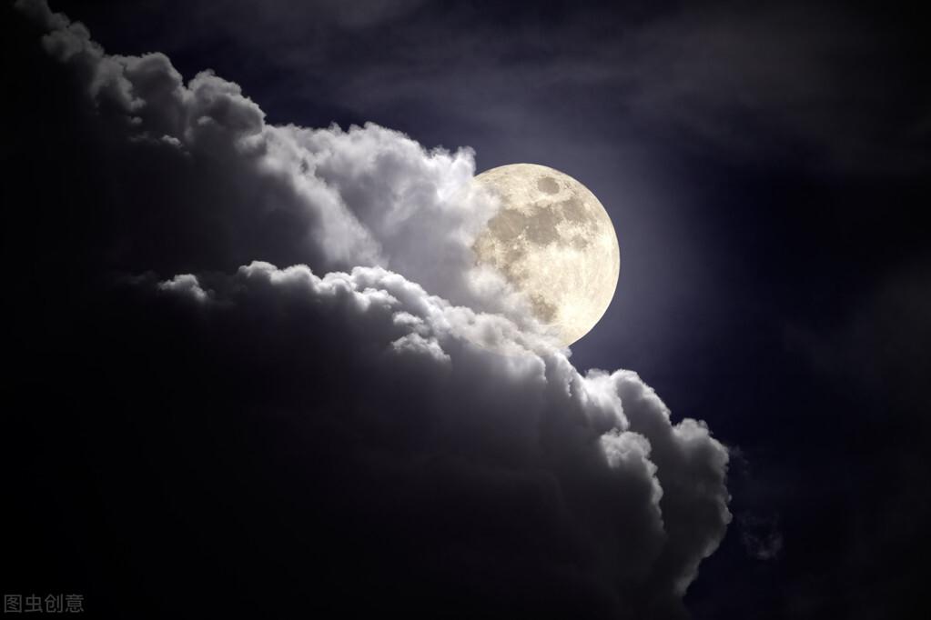 关于月亮的5首诗词（月亮思念的诗句）
