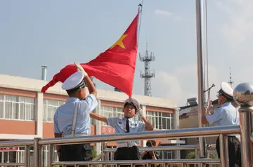 《书写爱国之情》作文精选（关于热爱家国的初中作文范例）