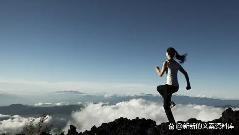 致自己正能量文案（善待自己励志说说）