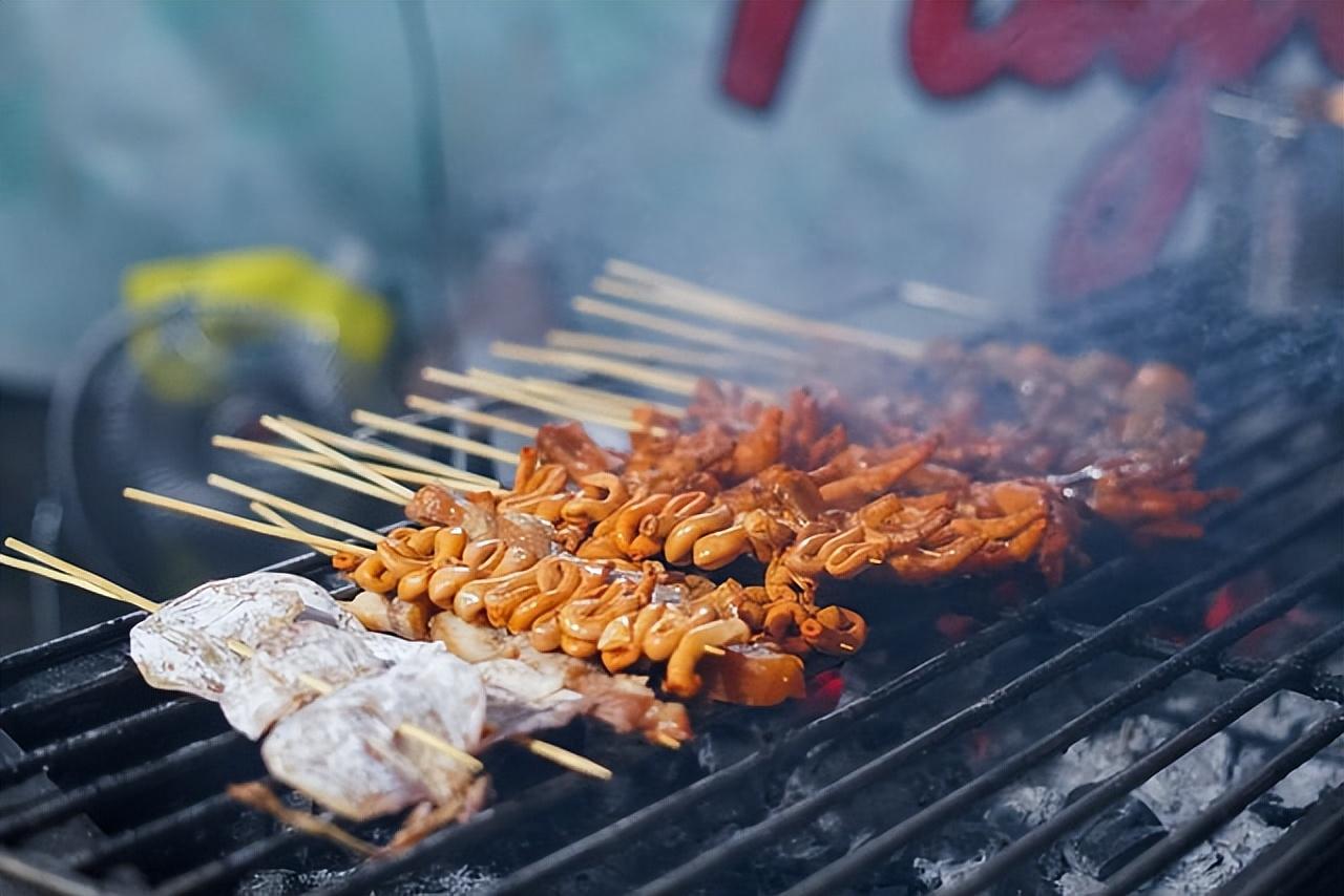 关于美食的治愈文案（高质量的美食短句）