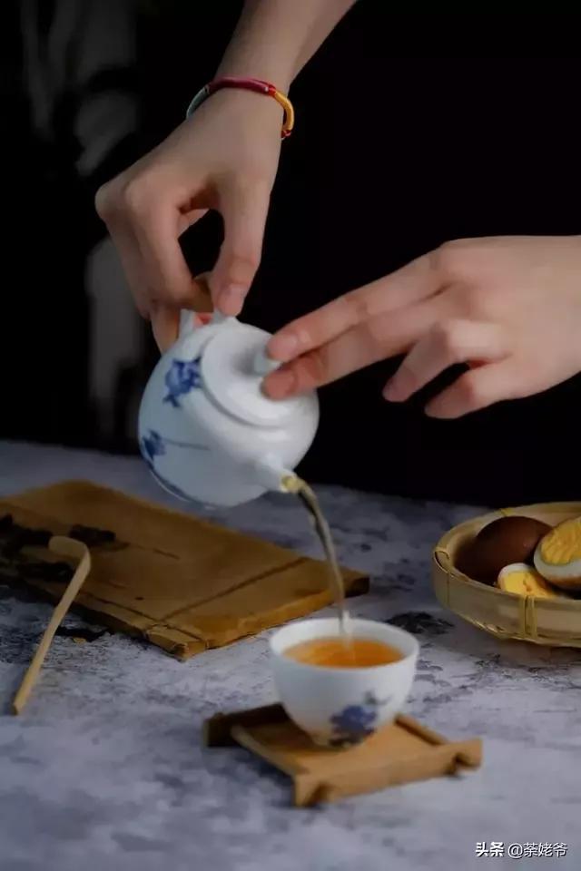 有关静心品茶的诗句（品茶诗词18首）