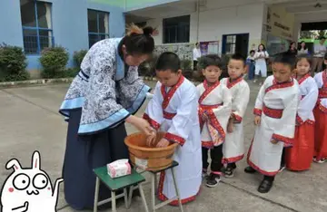 我的启蒙老师作文800字（言传身教的老师）