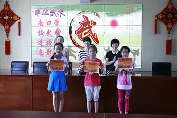 2022学校表彰大会发言稿范文（校园表彰大会讲话稿范例）