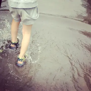 关于雨天的唯美句子（高级浪漫的雨天文案）