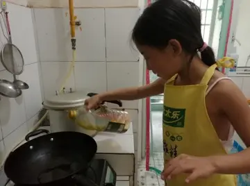 第一次做饭作文600字初中（炒菜优秀作文）