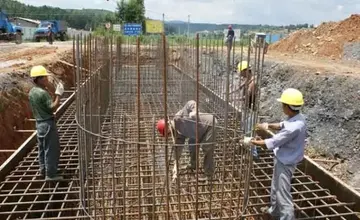 2022雨季施工实施方案模板（雨季施工工作方案范本）