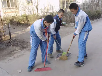 《陌生人给予的温暖》（关于暖心善举的作文精选）