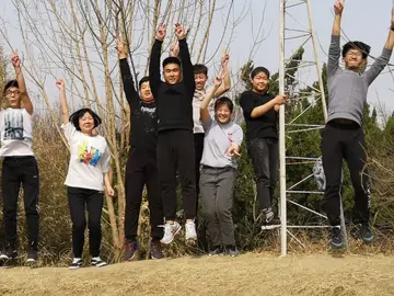 有关感谢青春的作文精选范例（《我们携手走进青春》）