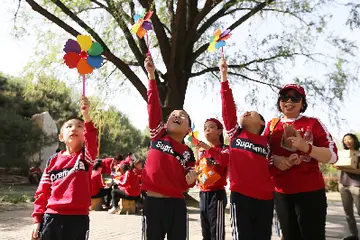 《春天，姗姗来迟》（关于春天迹象的作文精选）