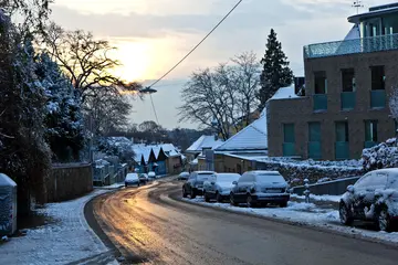 有关冬天雪景的作文精选范例（《雪，带给我欢乐》）