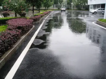 描写雨天的伤感文案（适合雨天的伤感句子）