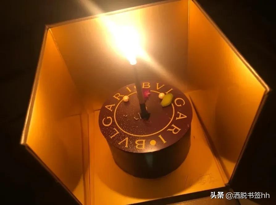 生日惊艳朋友圈文案短句（祝福生日的有趣句子）