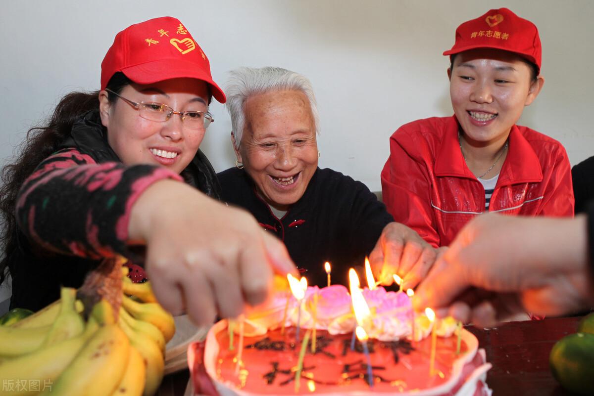 赞美重阳节古诗词100首（敬老的重阳节诗词）