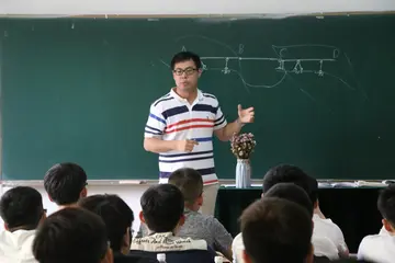 有关敬佩教师的作文精选范例（《我最为敬佩的老师》）