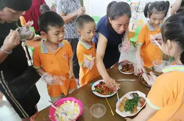 有关难忘往事的作文精选范例（《令人难忘的童年》）