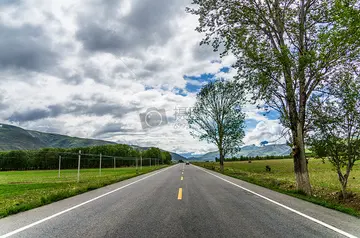 有关最美风景的作文精选范例（《美好风景，永在路上》）