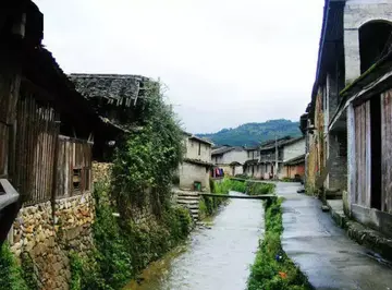 有关传统风俗的作文精选范例（《民间特色风俗》）