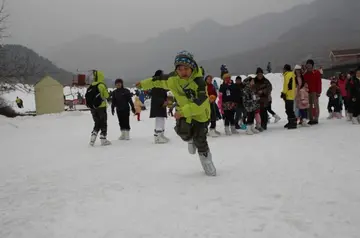 有关回忆趣事的作文精选范例（《滑雪场里的趣事》）