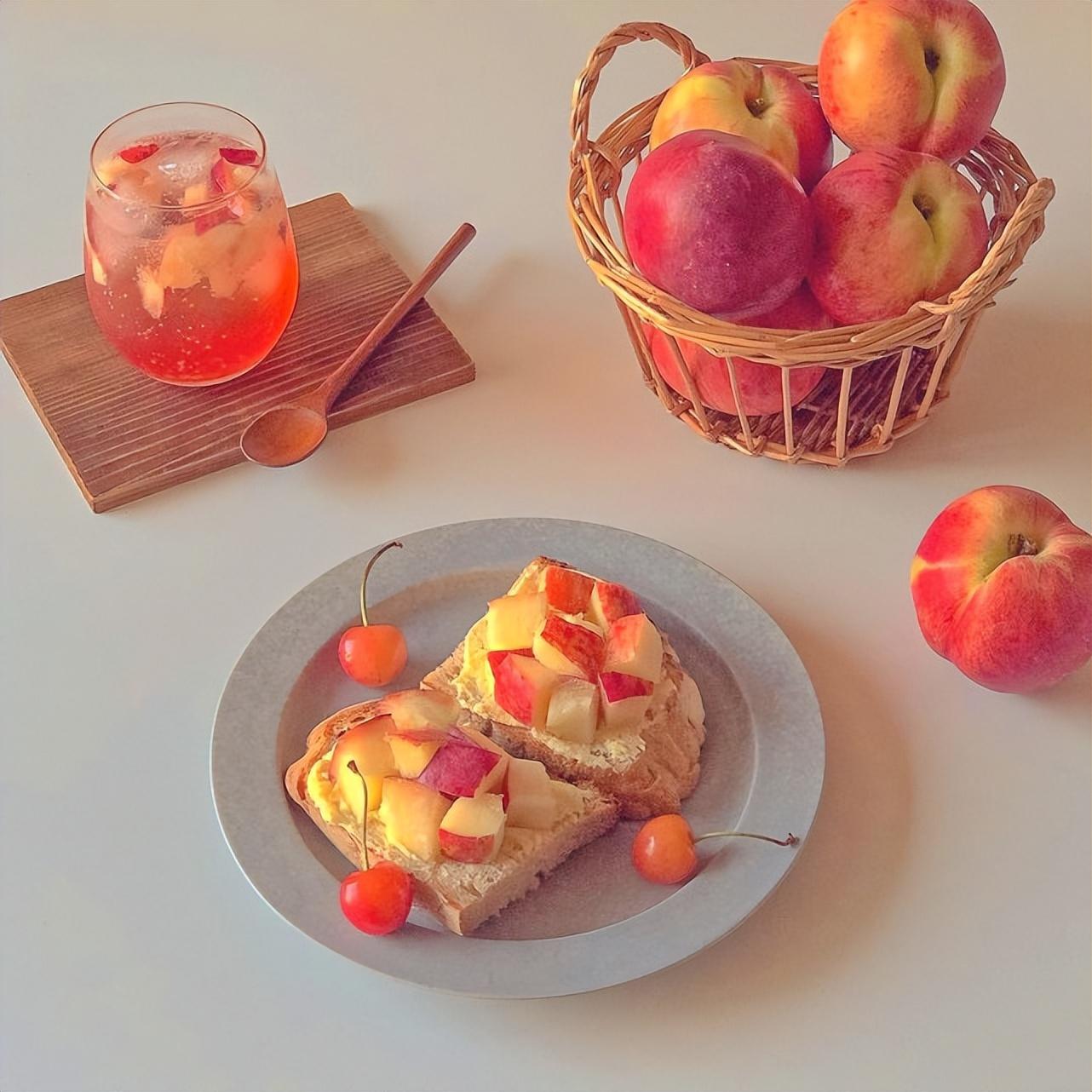 适合晒美食的朋友圈趣味文案（美食与幸福感的句子）