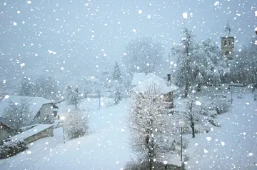 有关冬日飞雪的作文精选范例（《冬日里的雪景》）