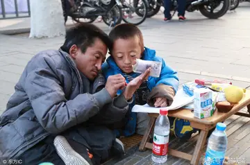 让我敬佩的人作文600字左右（做人的道理）