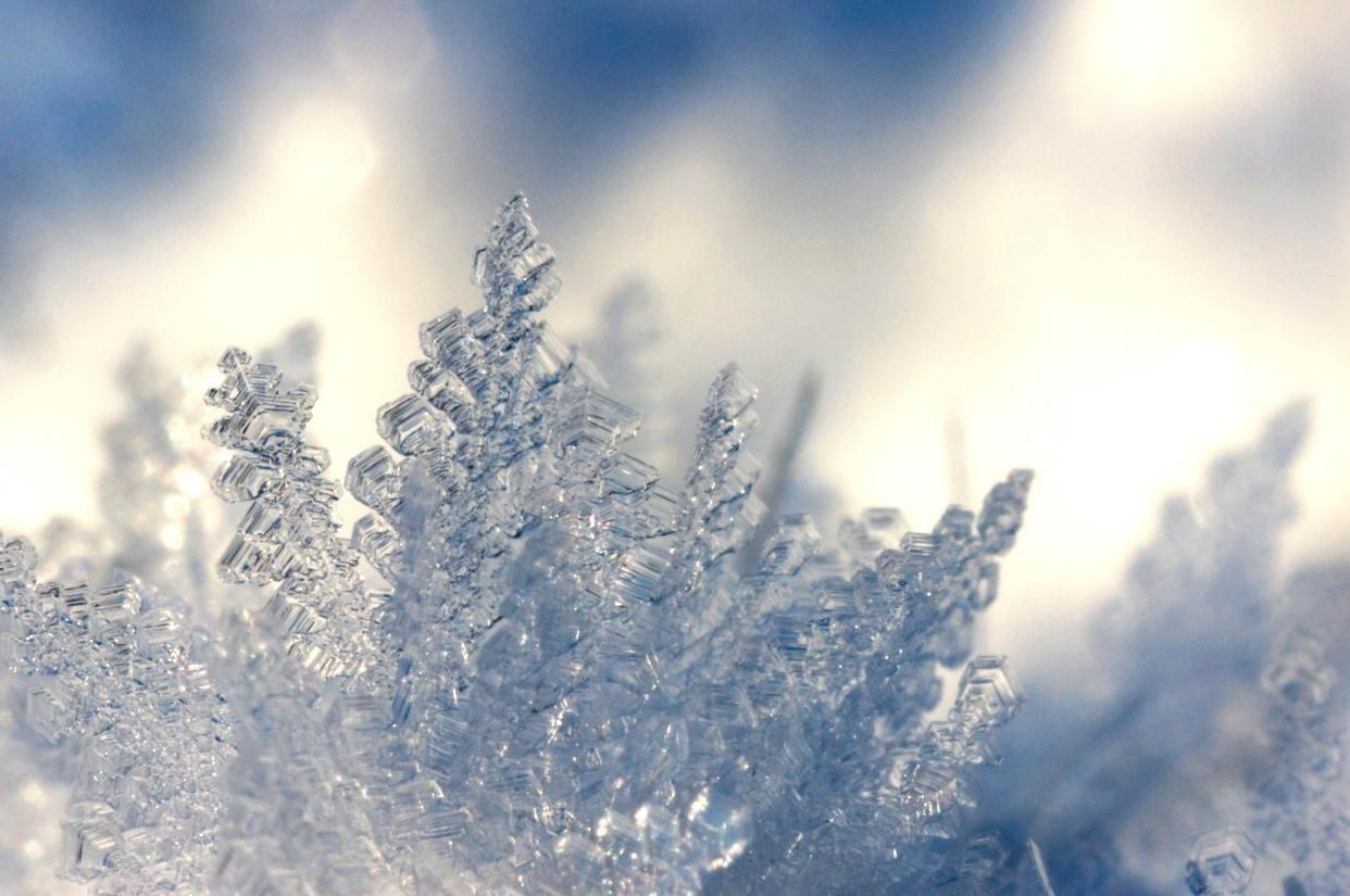 赞美雪花的古诗词（冬天雪景的诗句）