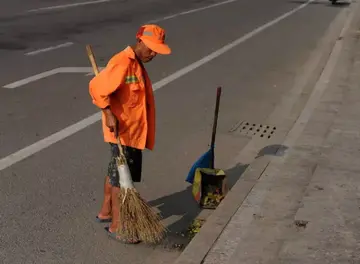 有关欣赏心灵的作文精选范例（《我欣赏的清洁工》）