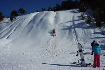 冬天运动的话题优秀作文（《冬天山上滑雪》）