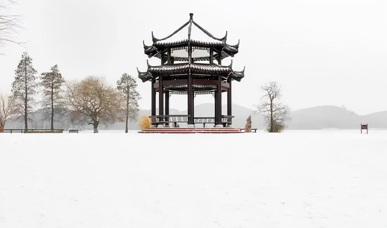 描写雪景的诗句古诗赏析（精选10首冬雪诗词）