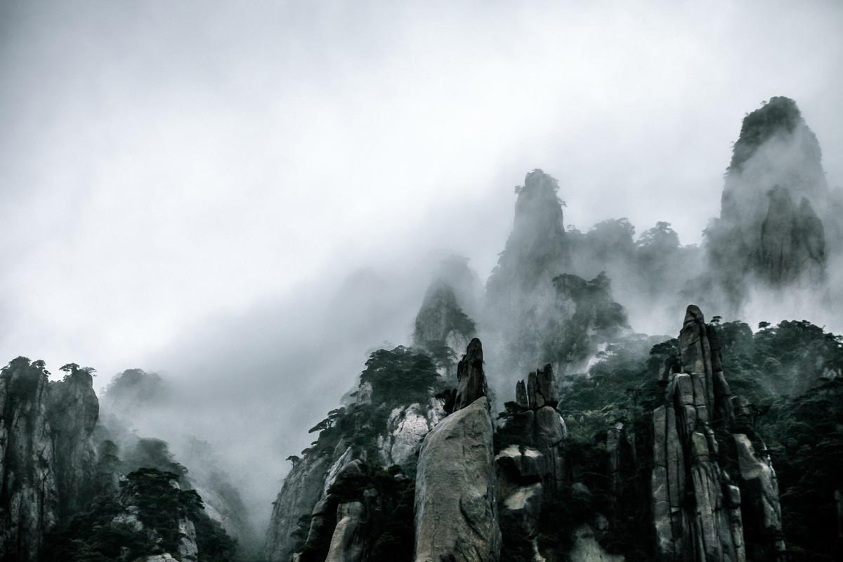 听雨诗词古句摘抄（唯美写雨古诗词赏析）