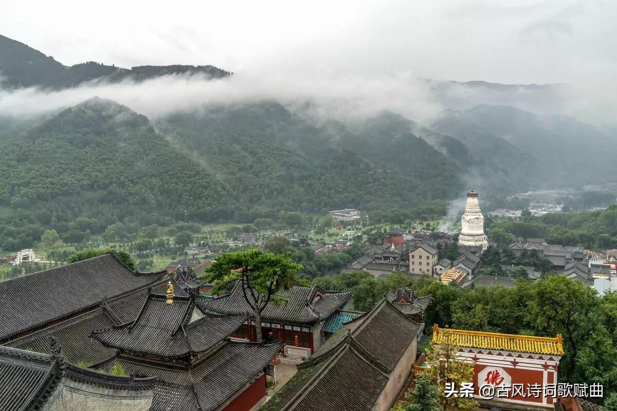 描写华夏名山的100首古诗词（山水风光的古诗）