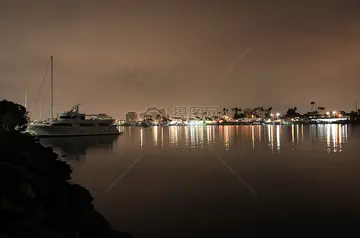 美好的夜晚作文（《城市的夜晚》）