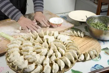 包饺子初中600字作文（幸福美满的家）