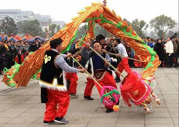 期待快乐的新年作文精选（喜庆美满的日子）