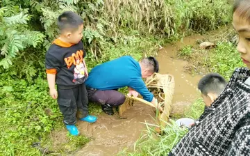 快乐的七彩童年精选作文（珍惜童年）