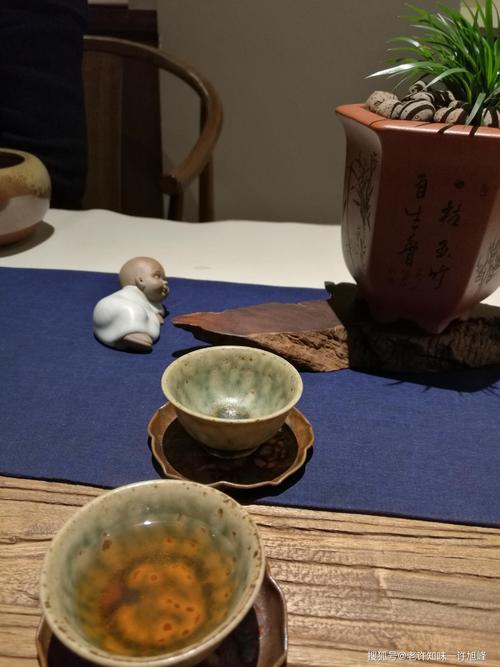 一人一茶一心境的诗词（一人独饮茶的诗句寄语）