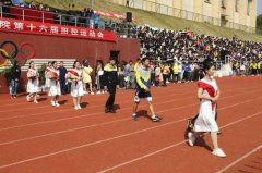 难忘的校运会作文600字作文（《TheUnforgettableSchoolSportsMeet》）