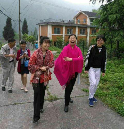 作文行走在青春的雨季（《那段青涩的岁月，我们一起走过》）