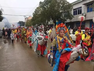 迎接快乐的新年时刻作文（春节的气氛）