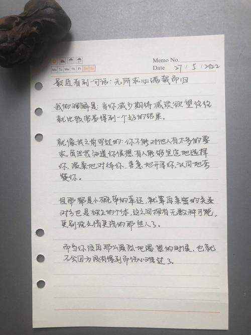 有关描写非常伤心的好句摘录的短句子（用文字诠释心中的悲伤，化悲痛为美丽的诗篇）