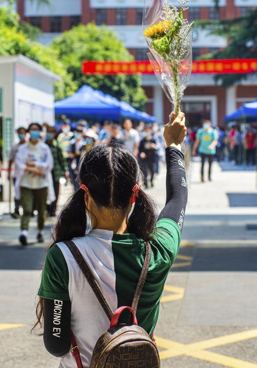 妈妈给儿子的高考祝福语（母爱力量，成就梦想）