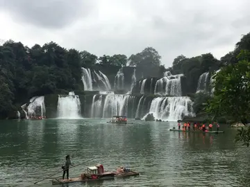 那些怀念童年的作文（《童年的景色》）