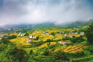 美丽的季节650字范文作文（满脸的笑容）