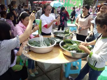 端午节的快乐魅力范文作文（精彩的龙舟比赛）