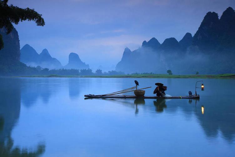 有水有船的诗句（水船美景）