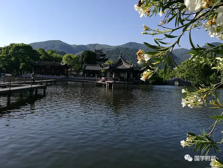 描写夏天的景色诗句（唯美的夏日诗词）