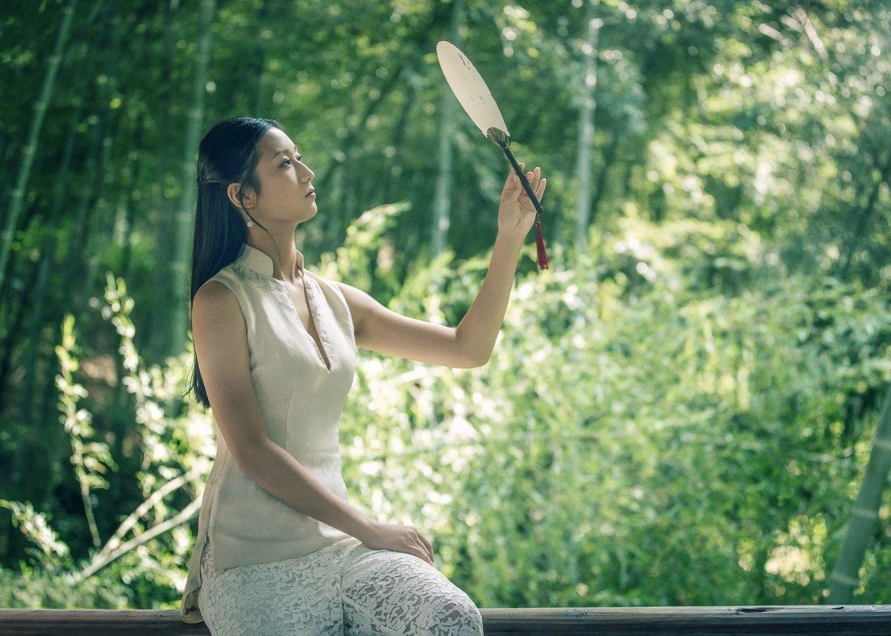 描写夏天的古诗词赏析（唯美初夏诗词古句）